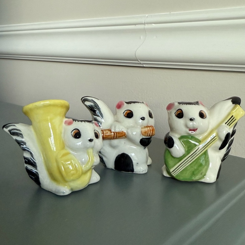 Vintage set of 3 musical skunks from Japan